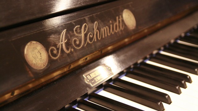 Schmidt piano